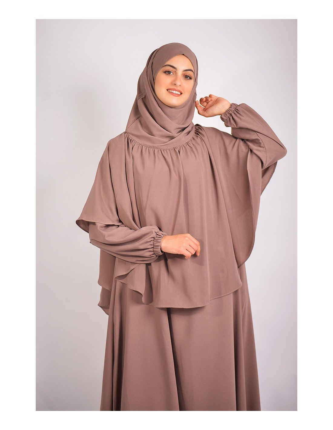 PARAGUAS ABAYA + KHIMAR CON EL CEÑO FRUNCIDO