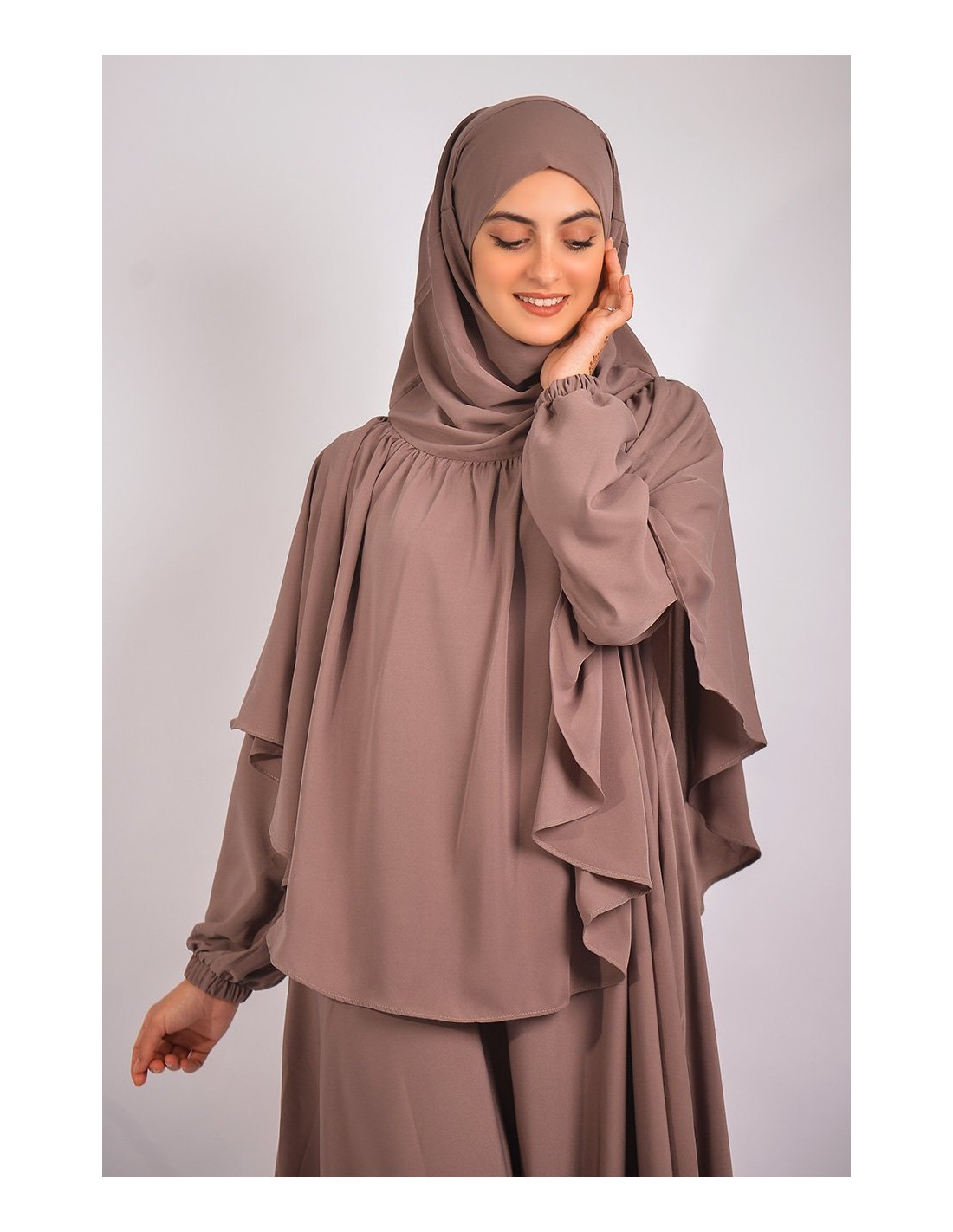 PARAGUAS ABAYA + KHIMAR CON EL CEÑO FRUNCIDO
