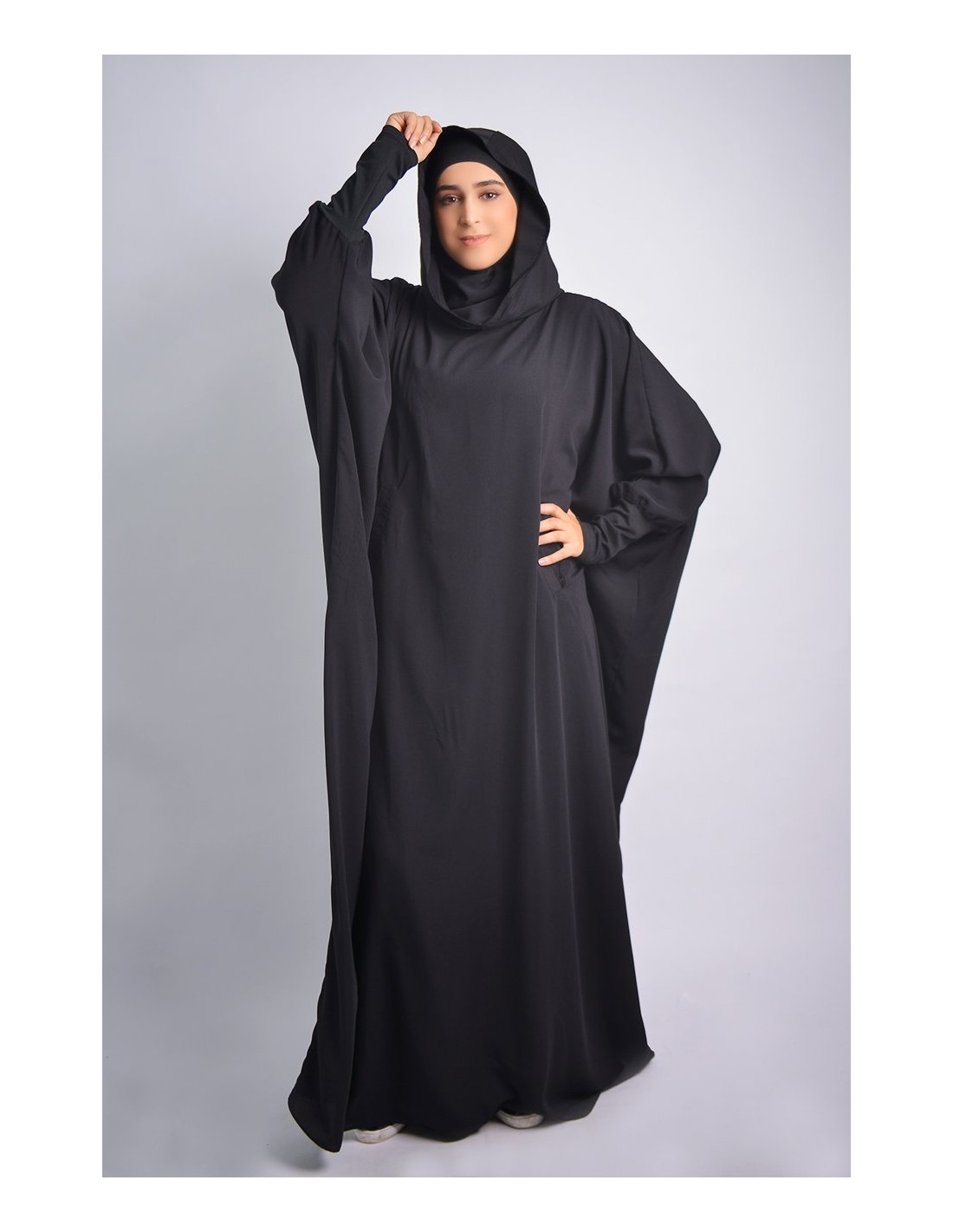 Abaya Young integró el hiyab y la capucha
