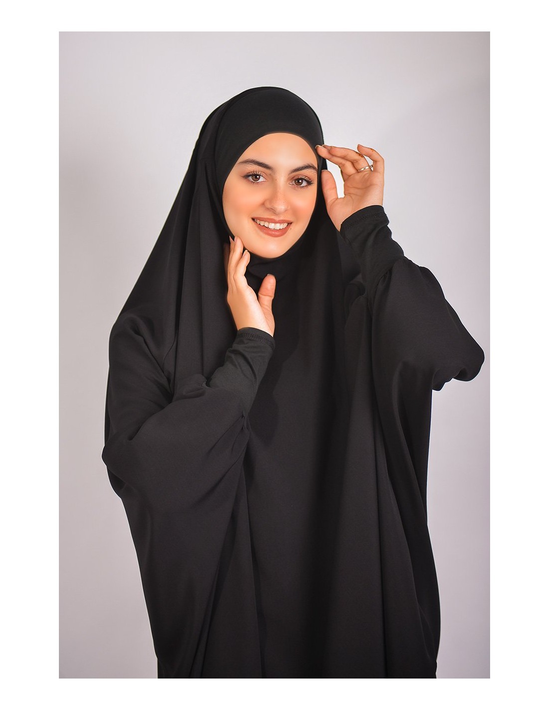 Jilbab al baida with frowns