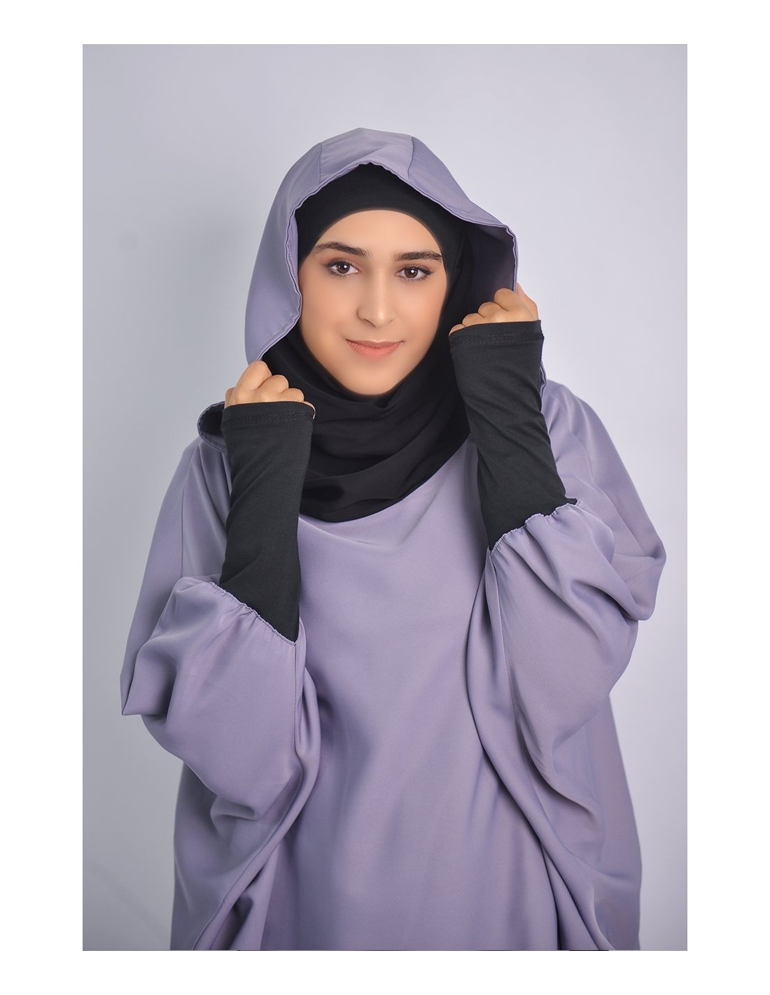 Junge Tunika: Hijab und eingebaute Kapuze