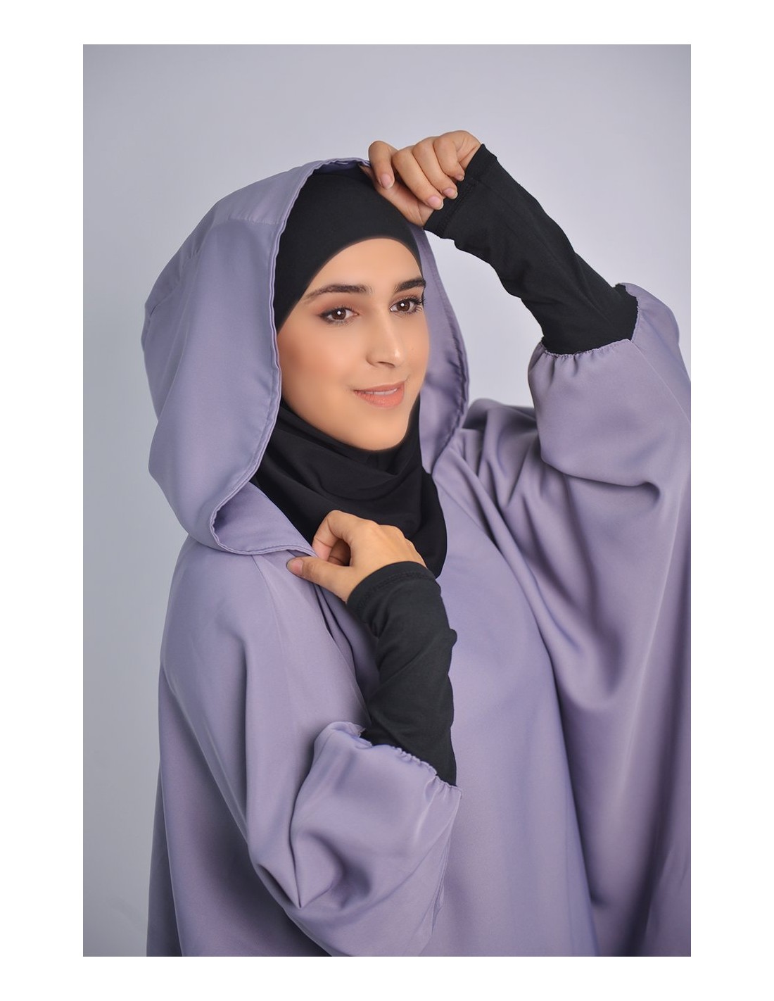 Junge Tunika: Hijab und eingebaute Kapuze